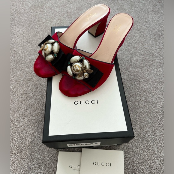 GUCCI RED VELVET MULES - Picture 1 of 4